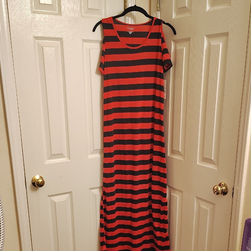 Elegant Red and Black Striped Maxi Dress
